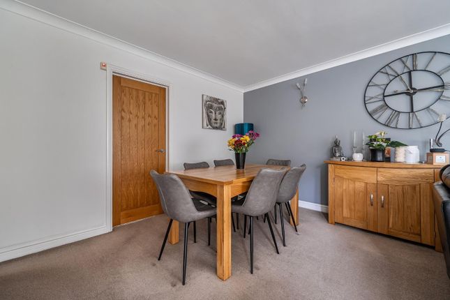 27, Sapphire Ridge, Waterlooville photo 3