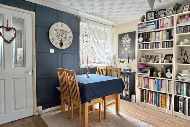 2 Bower Close, Southampton photo 4