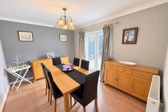 14, Parc Nant Y Felin, Ammanford photo 3
