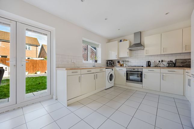 9 Malone Avenue, Swindon photo 2