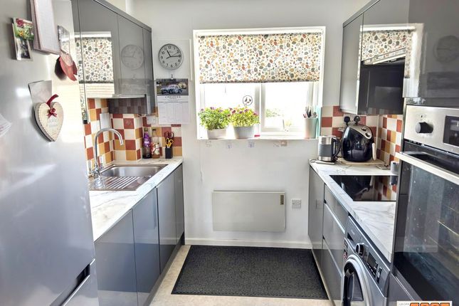 2 Mengham Court, Goldring Close, Hayling Island photo 3