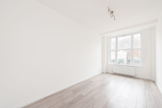 Flat to rent in Lambolle Place, London