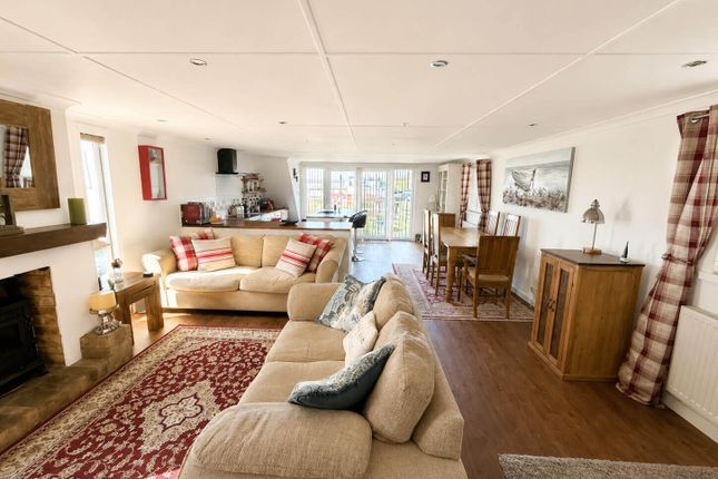 Elise, Vicarage Lane, Rochester photo 3