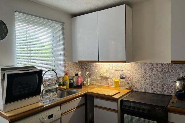 2b, Courtney Road, London photo 4