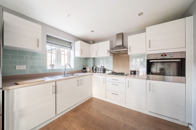 1, Hewitts Road, Cranleigh photo 3