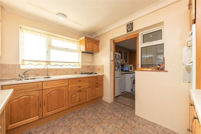 96 Braywick Road, Maidenhead photo 4
