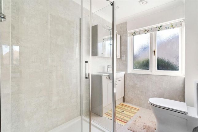 76 Hale Lane, London photo 3