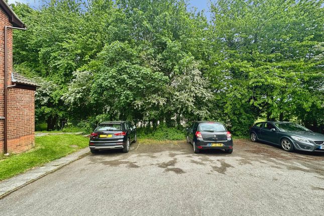 12, Oaks Court, Narborough photo 3