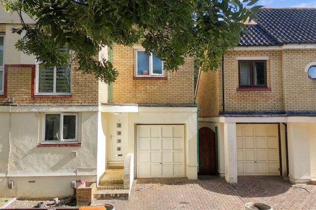 17, Redstart close, beckton photo 3