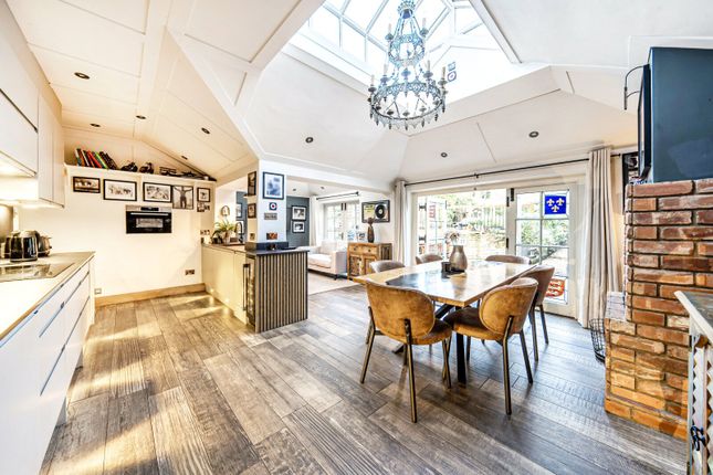 34, Esher Green, Esher photo 4