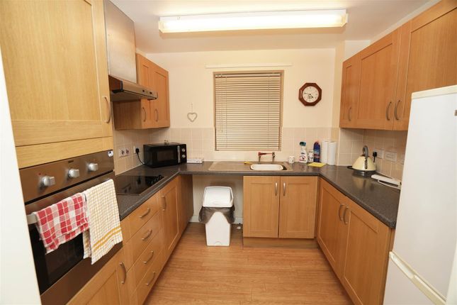 18 Manor Gardens, Hough Fold Way, Bolton photo 3