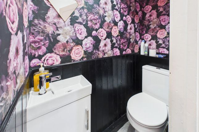 53, Leonard Street, West Yorkshire photo 4