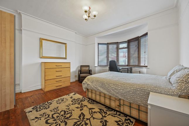 34, Friars Way, London photo 4