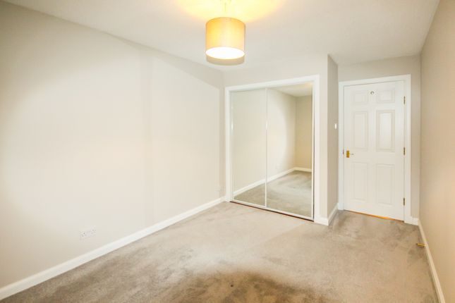Flat to rent in Columbia Avenue, Howden
