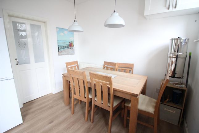 26, Sunnybank, Leeds photo 4