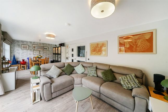 9, Millburn Gardens, Clackmannanshire photo 3