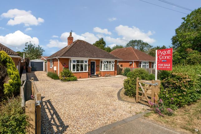 Thumbnail Bungalow for sale in Lincoln Road, Ruskington, Sleaford, Lincolnsire
