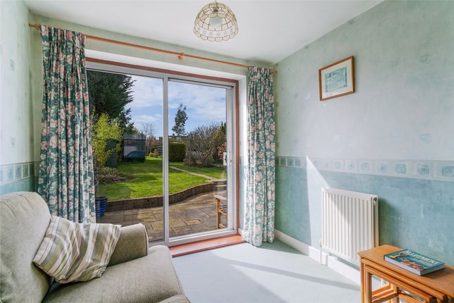 24, Hartswood Avenue, Surrey photo 4