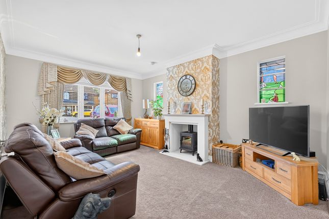 18, Homefields Avenue, South Benfleet photo 4