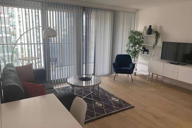 Flat to rent in Limeharbour, London