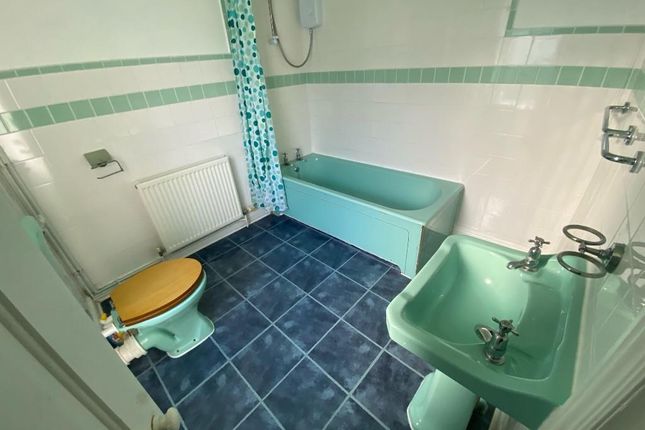 15, New England Road, Keighley photo 5