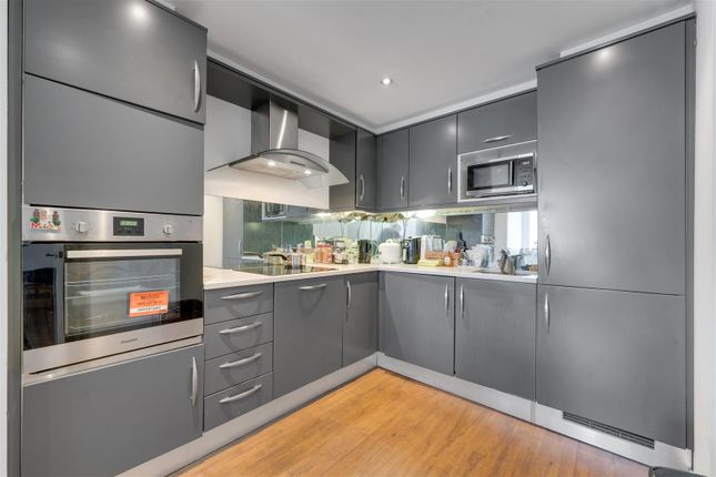Flat 148,, The Oxygen Apartments, Royal Victoria Dock photo 2