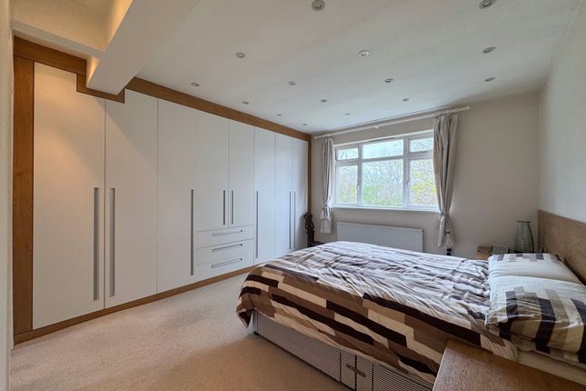 31, Mill Ridge, Edgware photo 4