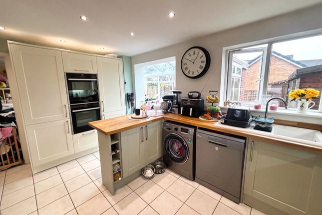 43, Llys Llwyfen, Swansea photo 4