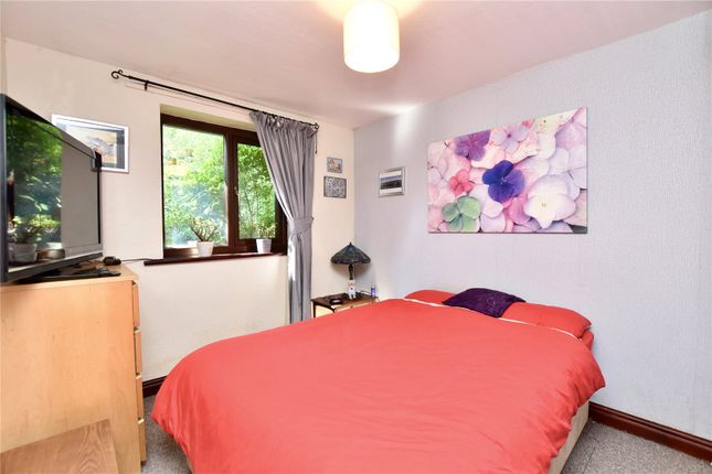 4, Baytree Walk, Rochdale photo 4
