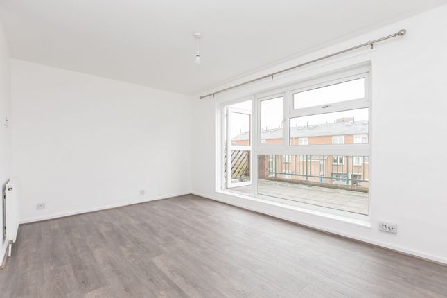Thumbnail Maisonette to rent in Lydford Close, Dalston