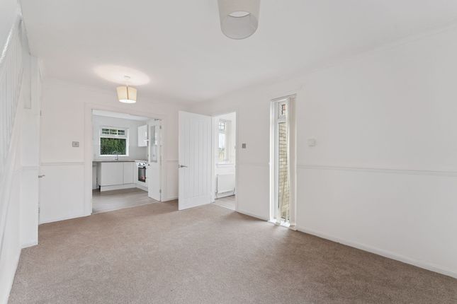 27 Everard Court, Colston, Glasgow photo 3