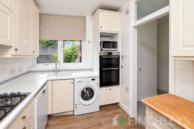 Flat 2, Westchester Court Westchester Drive, London photo 4