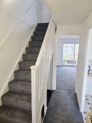 63 North Bank Close, Rochester photo 3