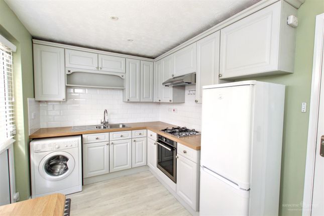 38, Latimer Drive, Reading photo 2
