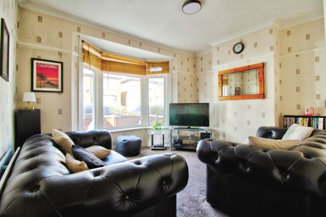 16, Honiton Road, Romford photo 2