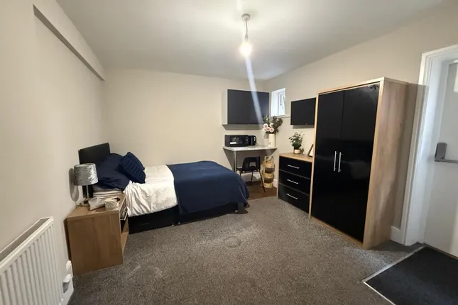 Property 1 of 5. Room31.Jpeg