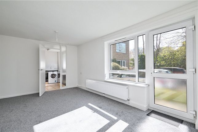 32, Weetwood House Court, West Yorkshire photo 3
