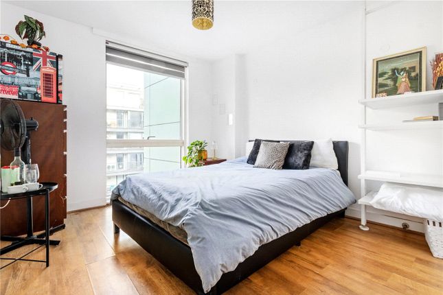 Flat to rent in Orsman Road, London