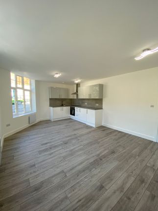 Flat to rent in The Avenue, Amersham