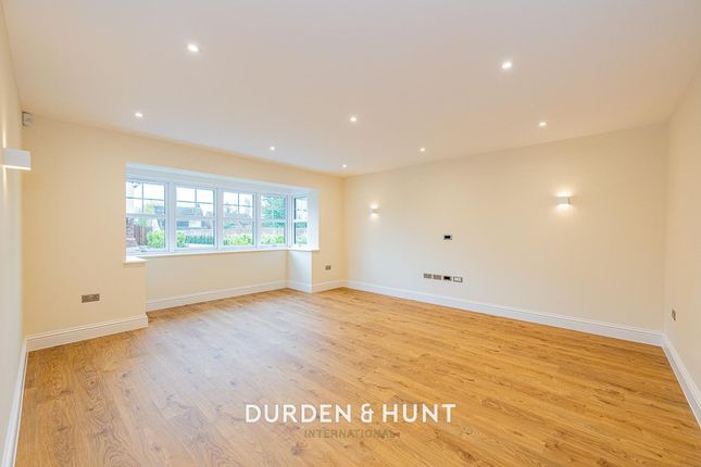 4 Chatsworth Mews Stapleford Road, Romford photo 3