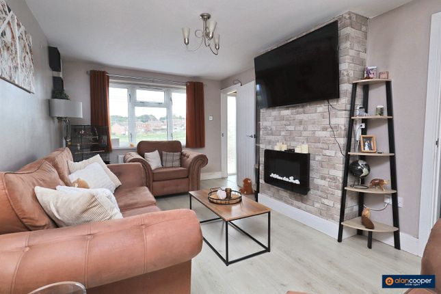 12, Willow Road, Warwickshire photo 4