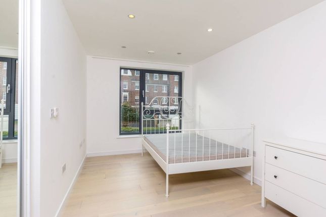 Thumbnail Flat to rent in Putney Hill, Putney, London