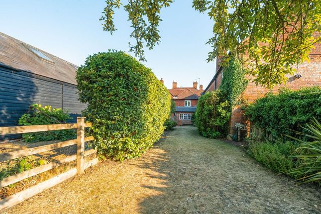 31, Wycombe End, Beaconsfield photo 4