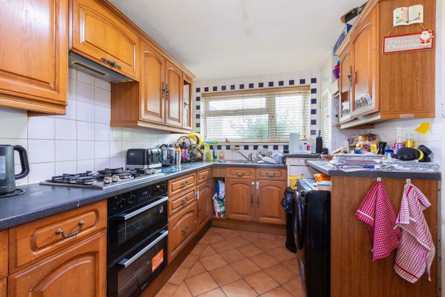 77, Windrush Way, Maidenhead photo 2