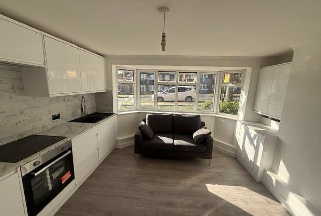 46, Maylands Drive, Sidcup photo 5