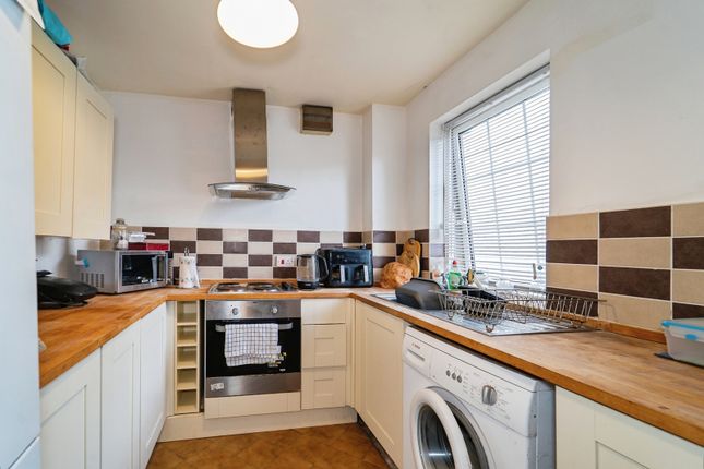 15, Cadogan Close, Haverfordwest photo 2