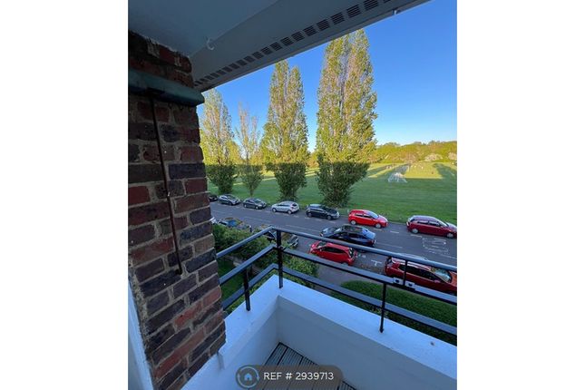 Tempsford Avenue, Borehamwood photo 4