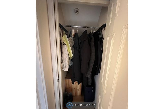Flat, Moneyhill Parade, Rickmansworth photo 4