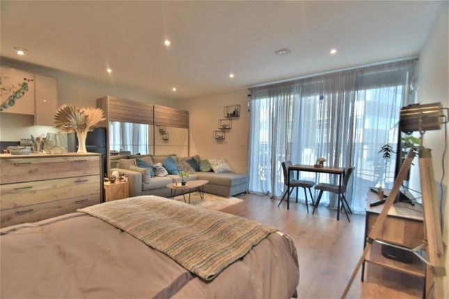28, Panorama Apartments, Harefield Road, Uxbridge photo 3