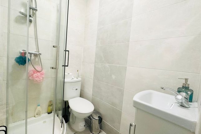 145 Harlaxton Drive, Nottingham photo 4